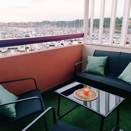 Le 1000 Sabords - Vue Sur Le Port De Plaisance